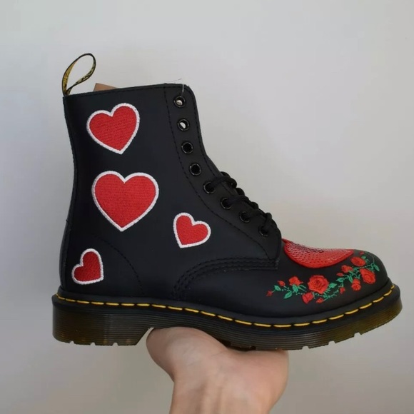 Dr MARTENS 1460 PASCAL HEARTS Black Red Embroid - Picture 11 of 12